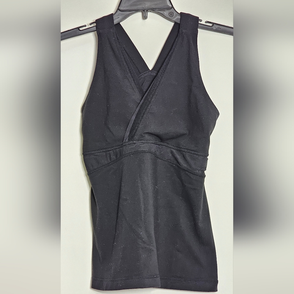 EUC LIKE NEW LULULEMON ATHLETIC TOP